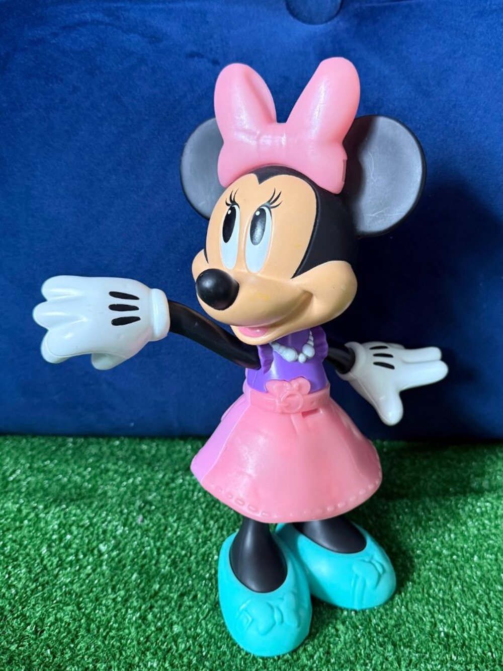 Disney Minnie Mouse 10” Posable Figure Mattel 2017 Plastic Toy Collectible
